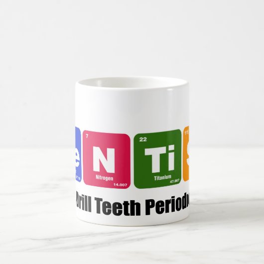 Mug Tableau périodique d'implants de dents de foret de (Centre)