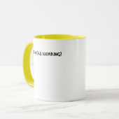 Mug Tandis que vous travaillez dur… (Devant gauche)