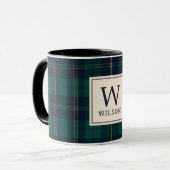 Mug Tartan à carreaux vert classique avec monogramme d (Devant gauche)