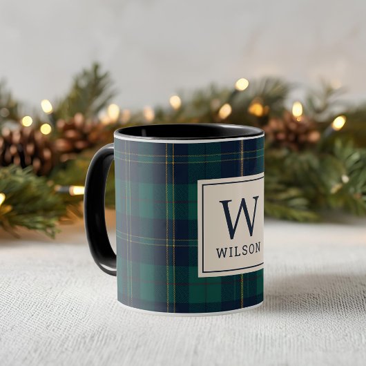 Mug Tartan à carreaux vert classique avec monogramme d