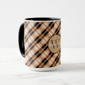 Mug Tartan britannique avec plaque et monogramme (Devant gauche)