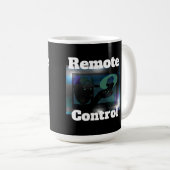 Mug "Télécommande" SKULLNSKIN Grph par J.H. Thornton  (Devant droit)
