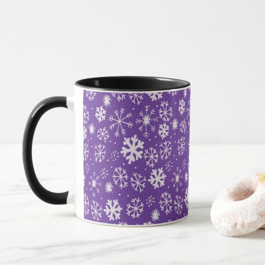 Mug Tempête de flocons de neige sur fond violet (Avec donut)