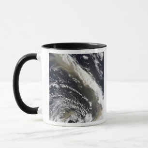 Mug Tempête de poussière soufflant au-dessus de la m