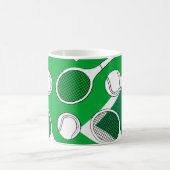 Mug Tennis ball et raquette noir blanc sur cour verte (Centre)