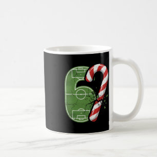 Mug Terrain de football en bonbon cassé 67 Noël drôle