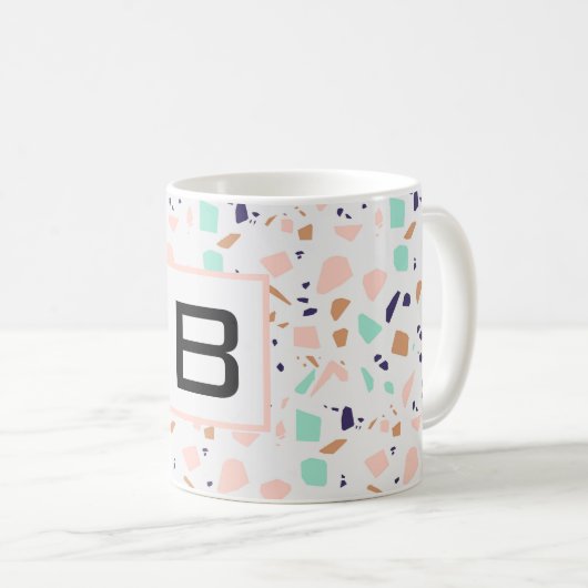 Mug Terrazzo blanc rousse menthe monogramme initial (Devant droit)