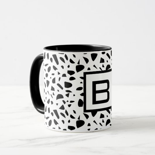 Mug Terrazzo noir blanc monogramme initial (Devant gauche)