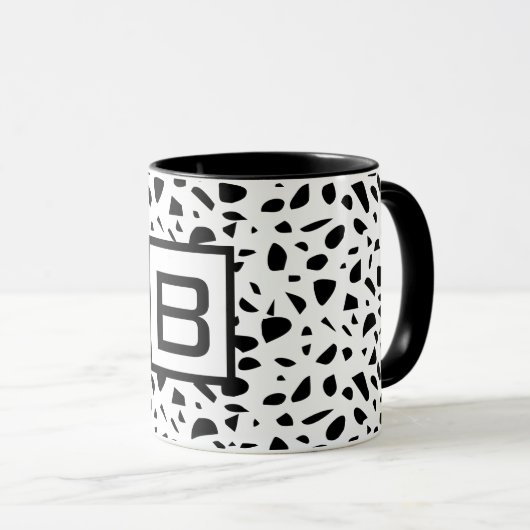 Mug Terrazzo noir blanc monogramme initial (Devant droit)