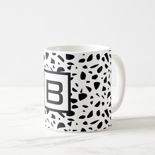 Mug Terrazzo noir blanc monogramme initial (Devant droit)