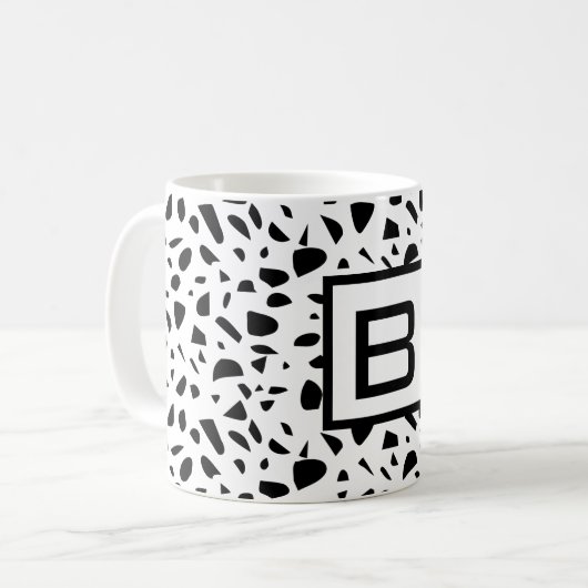 Mug Terrazzo noir blanc monogramme initial (Devant gauche)