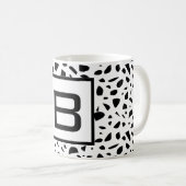 Mug Terrazzo patte noir blanc monogramme initial gras (Devant droit)