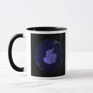 Mug Terre entière la nuit montrant les lumières de la