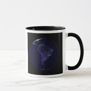 Mug Terre entière la nuit montrant les lumières de la