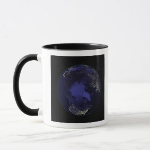 Mug Terre entière la nuit montrant les lumières de la