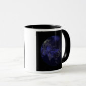 Mug Terre entière la nuit montrant les lumières de la  (Devant droit)