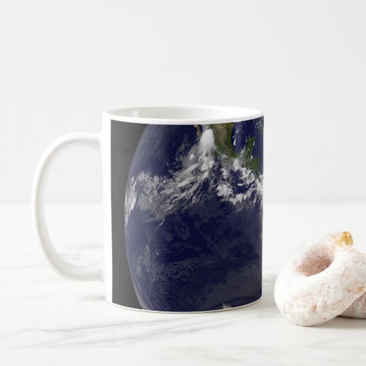 Mug Terre Pleine Avec L'Ouragan Irène Au-Dessus Des Ba (Avec donut)