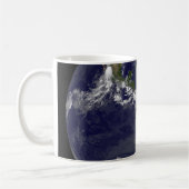 Mug Terre Pleine Avec L'Ouragan Irène Au-Dessus Des Ba (Gauche)