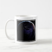 Mug Terre Pleine Montrant Les Lumières De La Ville D'E (Gauche)