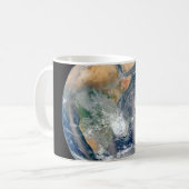 Mug Terre Pleine Montrant L'Hémisphère Est. (Devant gauche)