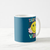 Mug Test Day Vibes You Got This Retro Groovy Testing D (Devant droit)