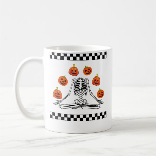 Mug Tête de citrouille squelette jonglant drôle de squ (Gauche)