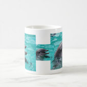 Mug Tête de dauphin dans l'eau bleu vert (Centre)