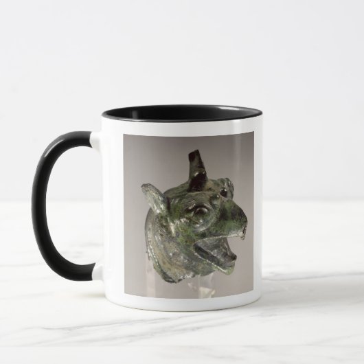 Mug Tête de griffon, fragment d'un attachement de (Gauche)
