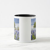 Mug Texas bluebonnets (lupinus texensis) et chêne (Centre)
