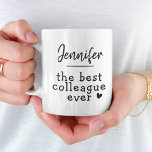 Mug Texte personnalisé Bestie Collègue Coworker Minima<br><div class="desc">Texte Personnalisé Bestie Coworker Collègue Minimal Deux Tones Café Mug. Ajoutez le nom de vos collègues très facilement avec le champ modèle. Ou changez le texte comme vous voulez ! Heureux de customiser.</div>