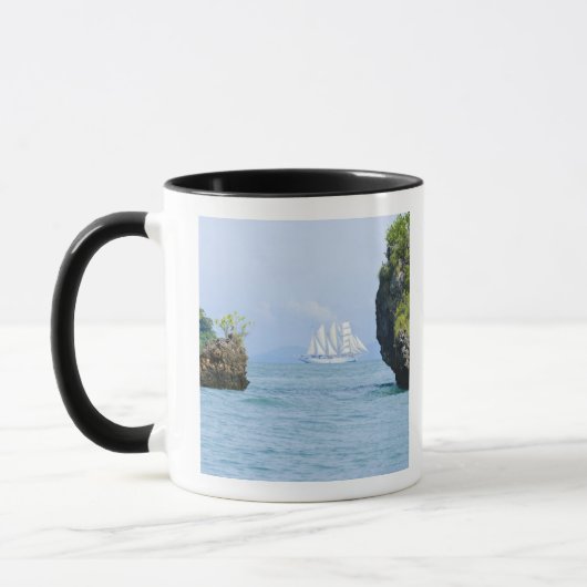 Mug Thaïlande, mer d'Andaman. Navire de presse Star Fy (Gauche)