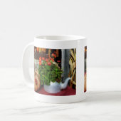 Mug Théière remplie de géraniums (Devant gauche)