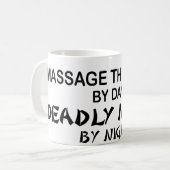 Mug Thérapeute de massage Ninja mortel par nuit (Devant gauche)
