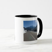 Mug Thrugh vide idyllique de route un paysage d'hiver, (Devant droit)