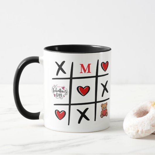 Mug Tic Tac Toe Moderne de la Saint-Valentin Initiale (Avec donut)
