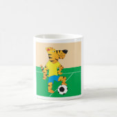 Mug Tiger Jouer au football (Centre)