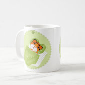 Mug Tigre dans l'illustration de lit enfants imprimé e (Devant gauche)