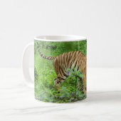 Mug Tigre sur le rondin (Devant gauche)