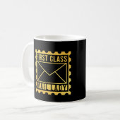 Mug Timbre pour femme de la poste de première classe (Devant gauche)