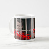 Mug Timmeh Geithner derrière des barres (Devant gauche)