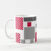 Mug Tissu patchwork gris rouge à pois sur fond blanc (Gauche)