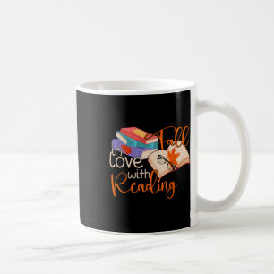 Mug Tomber dans l'amour avec la lecture Feuilles autom