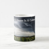 Mug Tornade orageuse levant des balles de foin (Centre)
