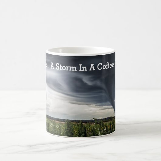 Mug Tornade orageuse levant des balles de foin (Centre)