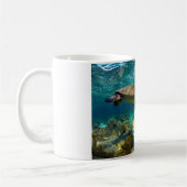 Mug Tortue verte sous l'eau des îles Galapagos (Gauche)