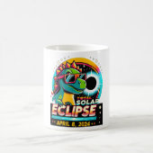 Mug Total Éclipse Solaire 2024 T-Rex Portant un verre (Centre)