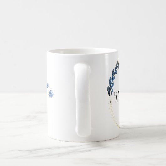 Mug Touche florale bleue personnalisée. (Poignée)