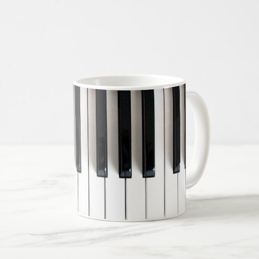 Mug touches piano (Devant droit)
