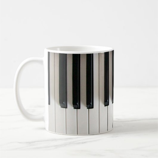 Mug touches piano (Gauche)