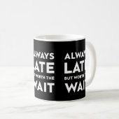 Mug Toujours en retard mais en valant la peine d'atten (Devant droit)